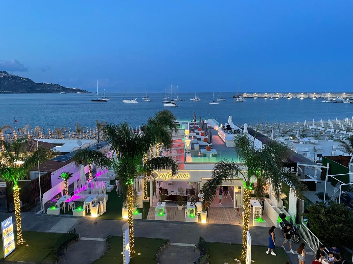 La Finestra Sul Mare Modern Apartment Giardini Naxos Exterior photo